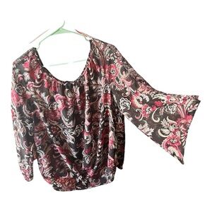 #131 Women's AGB Woman long sleeve floral long sleeve blouse in Size 2X.
